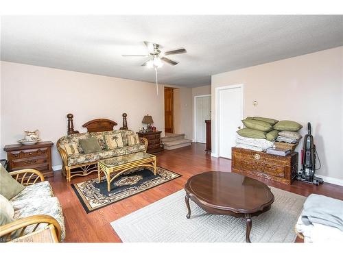 140 Lakeshore Road, Fort Erie, ON - Indoor Photo Showing Living Room