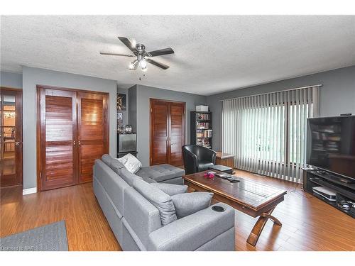 140 Lakeshore Road, Fort Erie, ON - Indoor Photo Showing Living Room