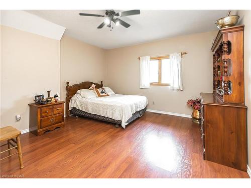 140 Lakeshore Road, Fort Erie, ON - Indoor Photo Showing Bedroom