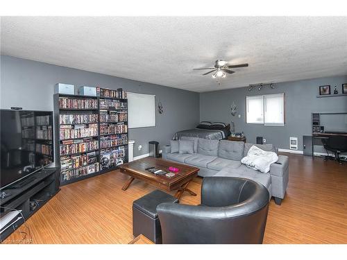 140 Lakeshore Road, Fort Erie, ON - Indoor Photo Showing Living Room