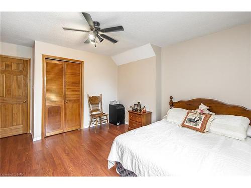 140 Lakeshore Road, Fort Erie, ON - Indoor Photo Showing Bedroom