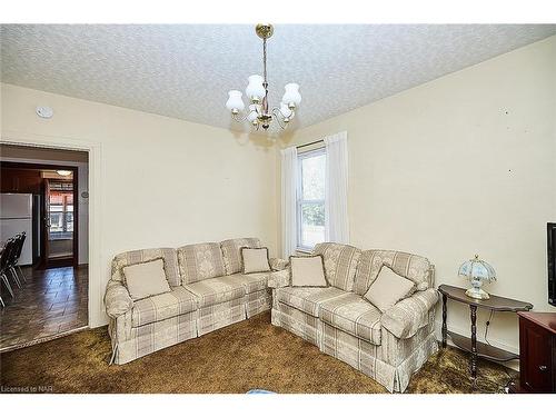 49 Myrtle Avenue, Welland, ON - Indoor Photo Showing Living Room