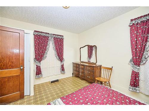 49 Myrtle Avenue, Welland, ON - Indoor Photo Showing Bedroom