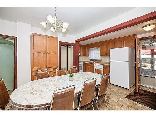 49 Myrtle Avenue, Welland, ON - Indoor Photo Showing Dining Room