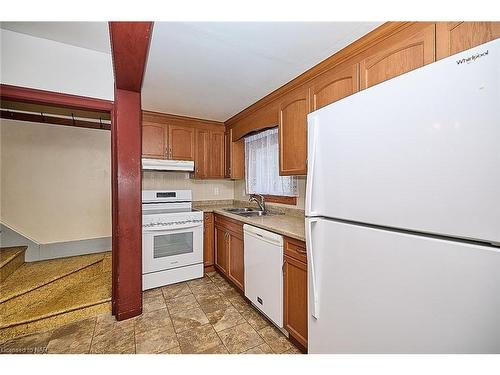 49 Myrtle Avenue, Welland, ON - Indoor Photo Showing Kitchen With Double Sink