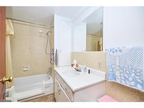 49 Myrtle Avenue, Welland, ON - Indoor Photo Showing Bathroom