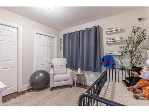 22 Tamarack Avenue, St. Catharines, ON - Indoor Photo Showing Bedroom