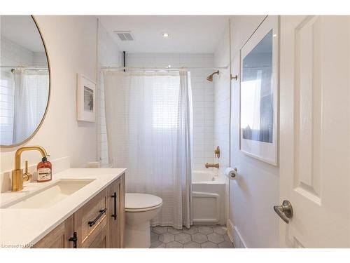 22 Tamarack Avenue, St. Catharines, ON - Indoor Photo Showing Bathroom