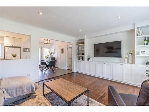 22 Tamarack Avenue, St. Catharines, ON - Indoor Photo Showing Living Room