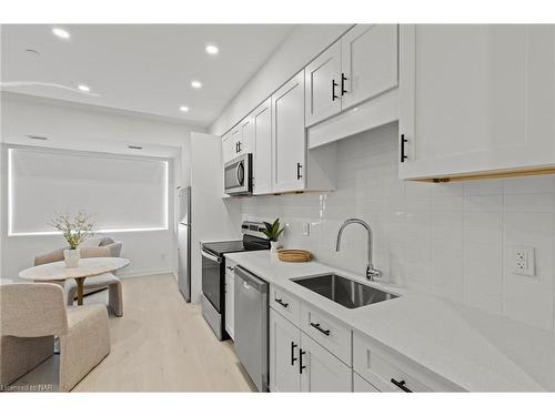 Bachelor-57 Carlisle Street, St. Catharines, ON - Indoor Photo Showing Kitchen With Upgraded Kitchen