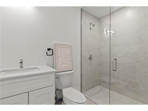 Bachelor-57 Carlisle Street, St. Catharines, ON - Indoor Photo Showing Bathroom