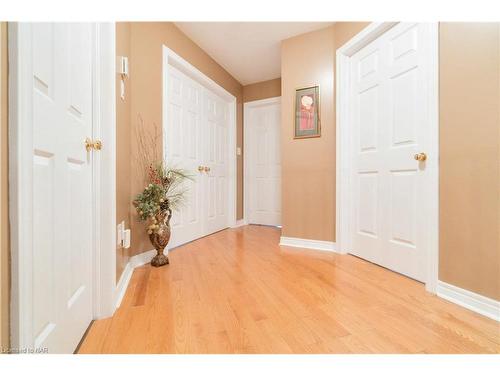 6912 Kelly Drive, Niagara Falls, ON - Indoor Photo Showing Other Room