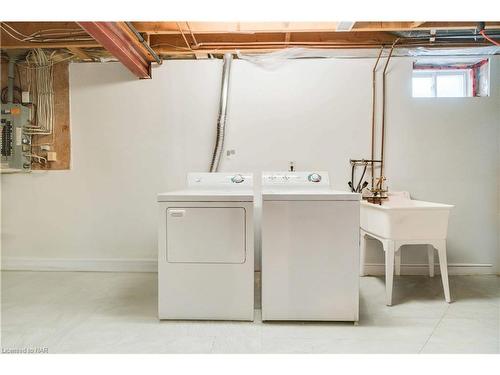 6912 Kelly Drive, Niagara Falls, ON - Indoor Photo Showing Laundry Room