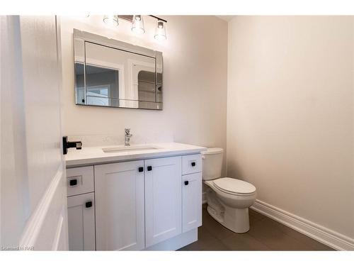 3-121A Moffatt Street, St. Catharines, ON - Indoor Photo Showing Bathroom