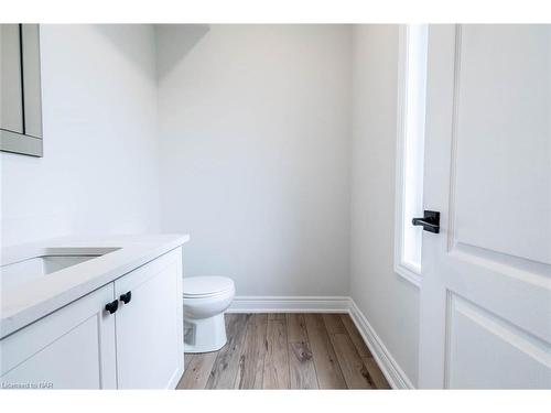 3-121A Moffatt Street, St. Catharines, ON - Indoor Photo Showing Bathroom