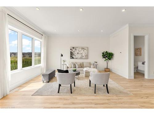 39 Alicia Crescent, Thorold, ON - Indoor Photo Showing Living Room