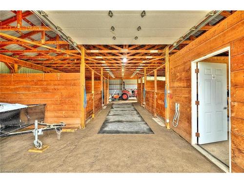 3772 Canborough Road, Fenwick, ON - Indoor Photo Showing Other Room