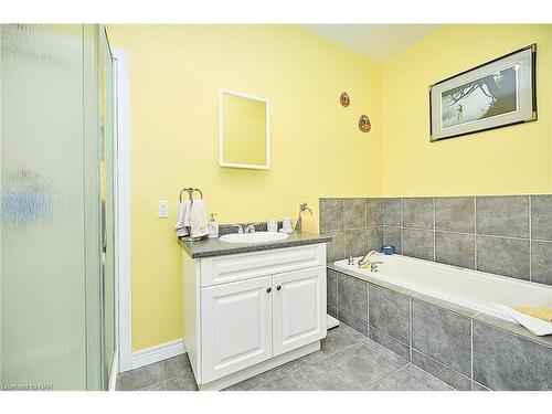 3772 Canborough Road, Lincoln, ON - Indoor Photo Showing Bathroom