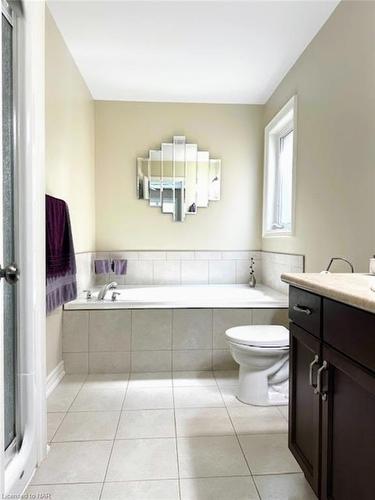 16 Trent Court, St. Catharines, ON - Indoor Photo Showing Bathroom