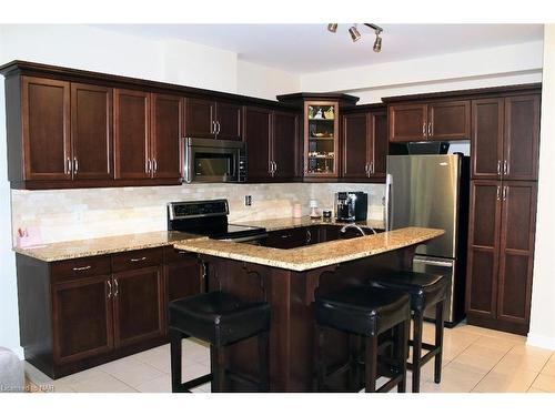 16 Trent Court, St. Catharines, ON - Indoor Photo Showing Kitchen