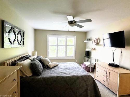 16 Trent Court, St. Catharines, ON - Indoor Photo Showing Bedroom