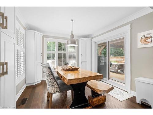 6108 Mountainside Street, Niagara Falls, ON - Indoor Photo Showing Dining Room