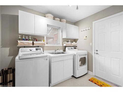 6108 Mountainside Street, Niagara Falls, ON - Indoor Photo Showing Laundry Room