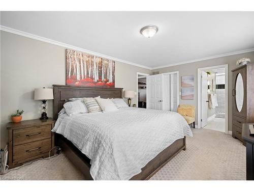 6108 Mountainside Street, Niagara Falls, ON - Indoor Photo Showing Bedroom