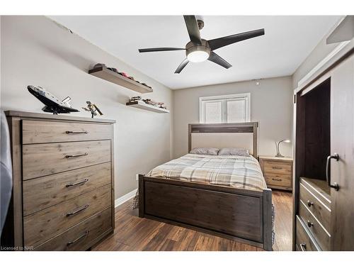 6108 Mountainside Street, Niagara Falls, ON - Indoor Photo Showing Bedroom