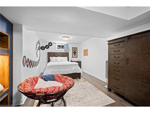 6108 Mountainside Street, Niagara Falls, ON - Indoor Photo Showing Bedroom