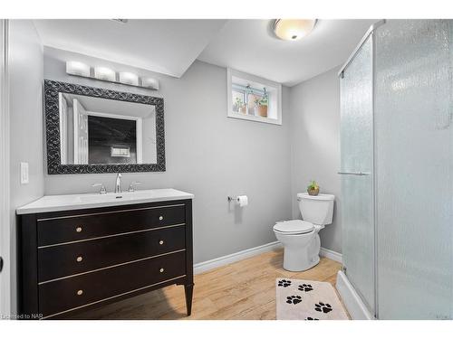 6108 Mountainside Street, Niagara Falls, ON - Indoor Photo Showing Bathroom