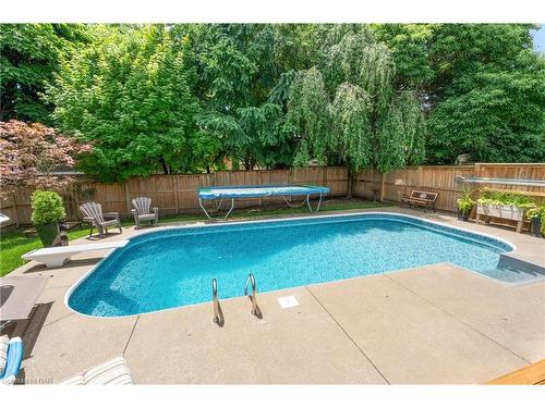 6108 Mountainside Street, Niagara Falls, ON - Outdoor With In Ground Pool With Backyard