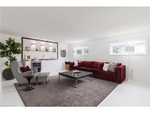 413 Queenston Road, Niagara-On-The-Lake, ON - Indoor Photo Showing Living Room