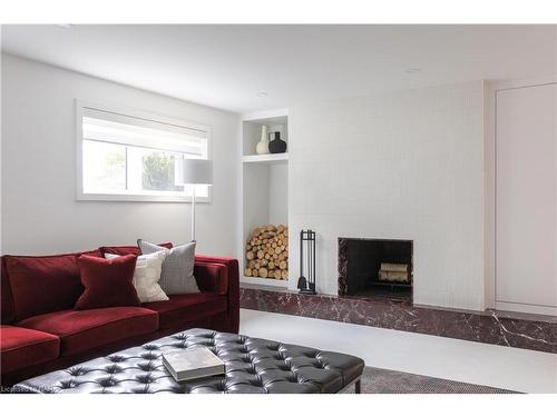 413 Queenston Road, Niagara-On-The-Lake, ON - Indoor Photo Showing Living Room