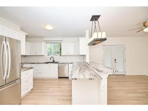 68 Churchill Street, St. Catharines, ON - Indoor Photo Showing Kitchen With Upgraded Kitchen