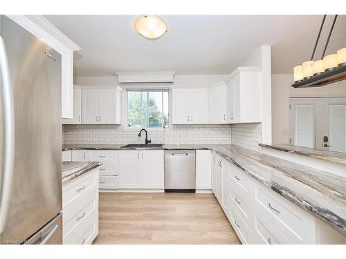 68 Churchill Street, St. Catharines, ON - Indoor Photo Showing Kitchen With Upgraded Kitchen