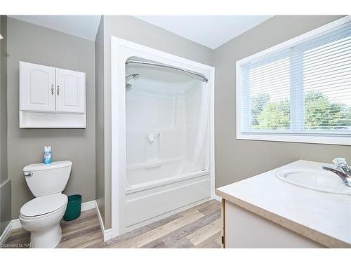 68 Churchill Street, St. Catharines, ON - Indoor Photo Showing Bathroom