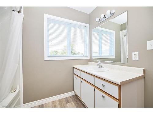 68 Churchill Street, St. Catharines, ON - Indoor Photo Showing Bathroom