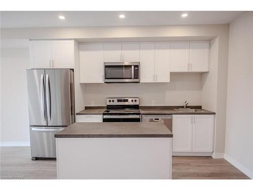 318-50 Herrick Avenue, St. Catharines, ON - Indoor Photo Showing Kitchen