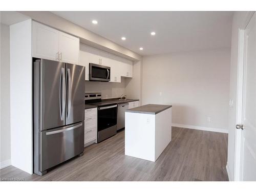 318-50 Herrick Avenue, St. Catharines, ON - Indoor Photo Showing Kitchen