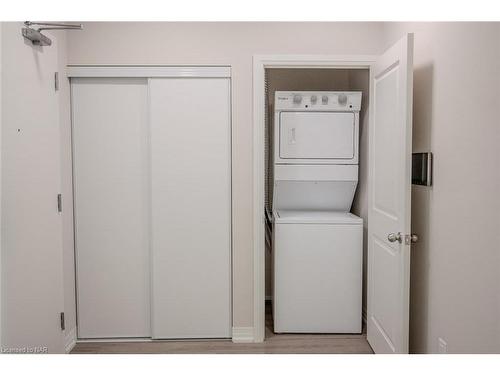 318-50 Herrick Avenue, St. Catharines, ON - Indoor Photo Showing Laundry Room