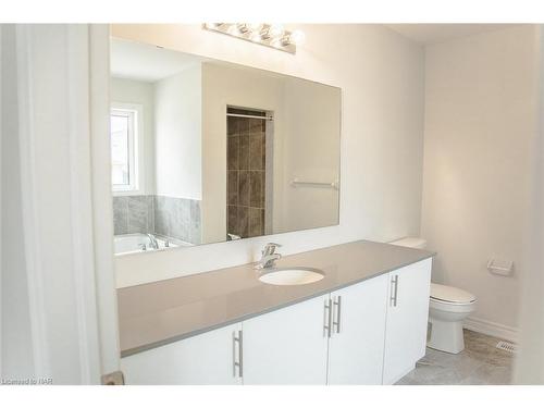 15 Huntsworth Avenue, Thorold, ON - Indoor Photo Showing Bathroom