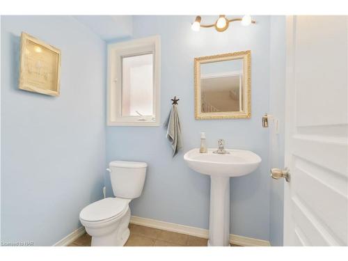 6604 Mary Drive Drive, Niagara Falls, ON - Indoor Photo Showing Bathroom