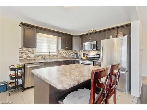 6604 Mary Drive Drive, Niagara Falls, ON - Indoor Photo Showing Kitchen