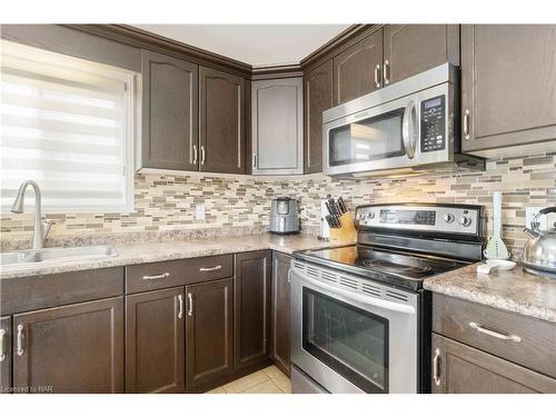 6604 Mary Drive Drive, Niagara Falls, ON - Indoor Photo Showing Kitchen With Upgraded Kitchen