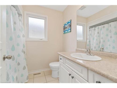 6604 Mary Drive Drive, Niagara Falls, ON - Indoor Photo Showing Bathroom