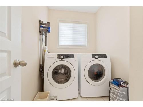 6604 Mary Drive Drive, Niagara Falls, ON - Indoor Photo Showing Laundry Room