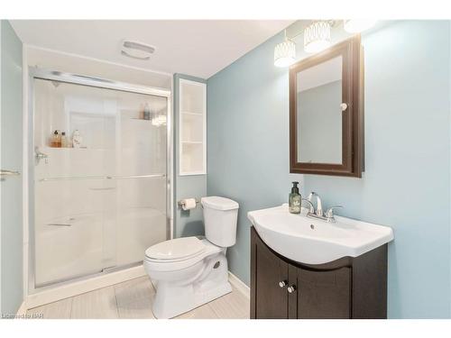 6604 Mary Drive Drive, Niagara Falls, ON - Indoor Photo Showing Bathroom