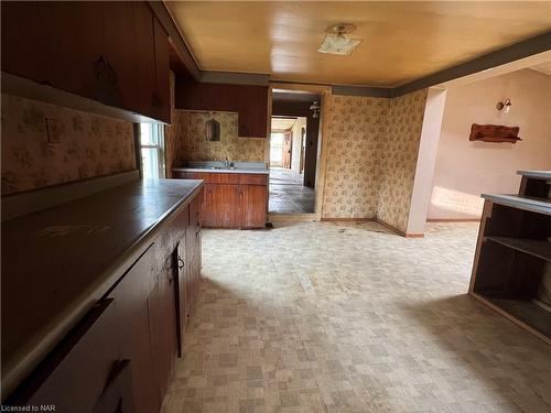 108 Borden Avenue, Port Colborne, ON - Indoor Photo Showing Kitchen