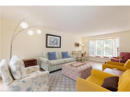 22 Port Master Drive, St. Catharines, ON - Indoor Photo Showing Living Room